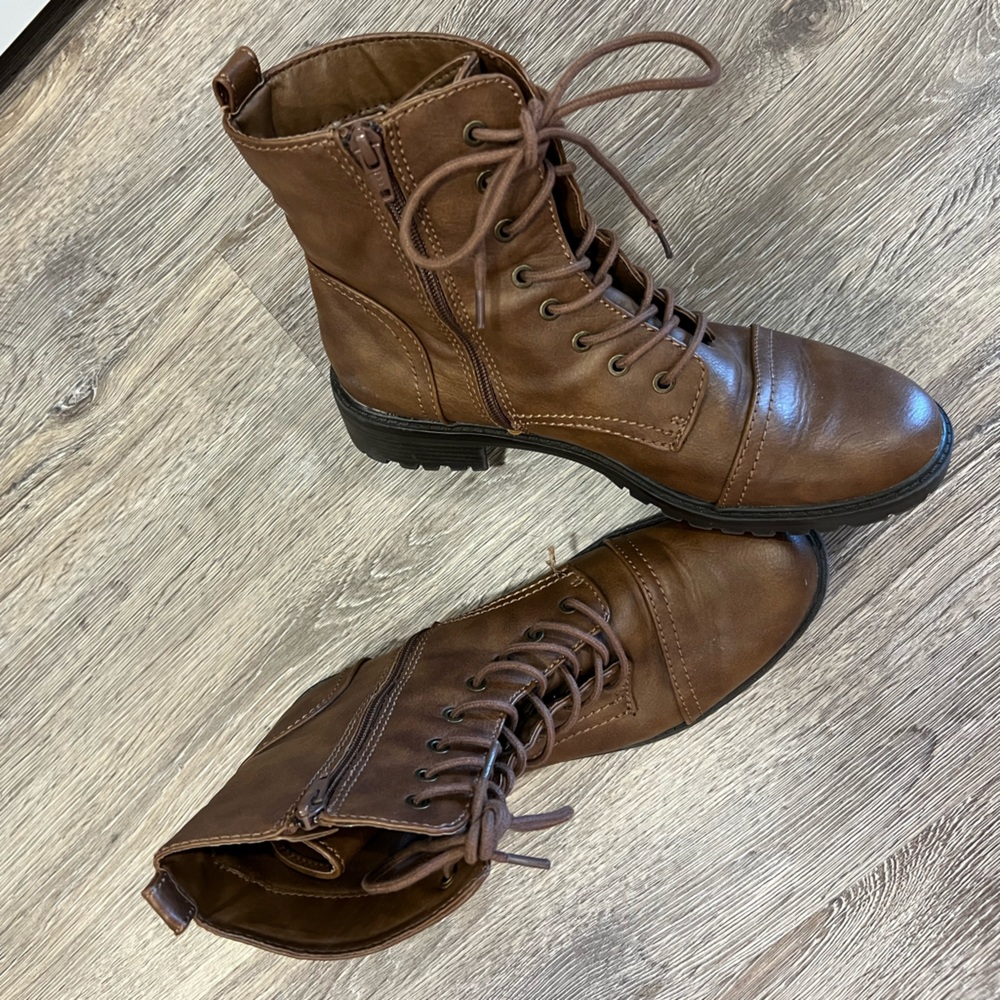 So cute, great condition, comfortable, non pet home